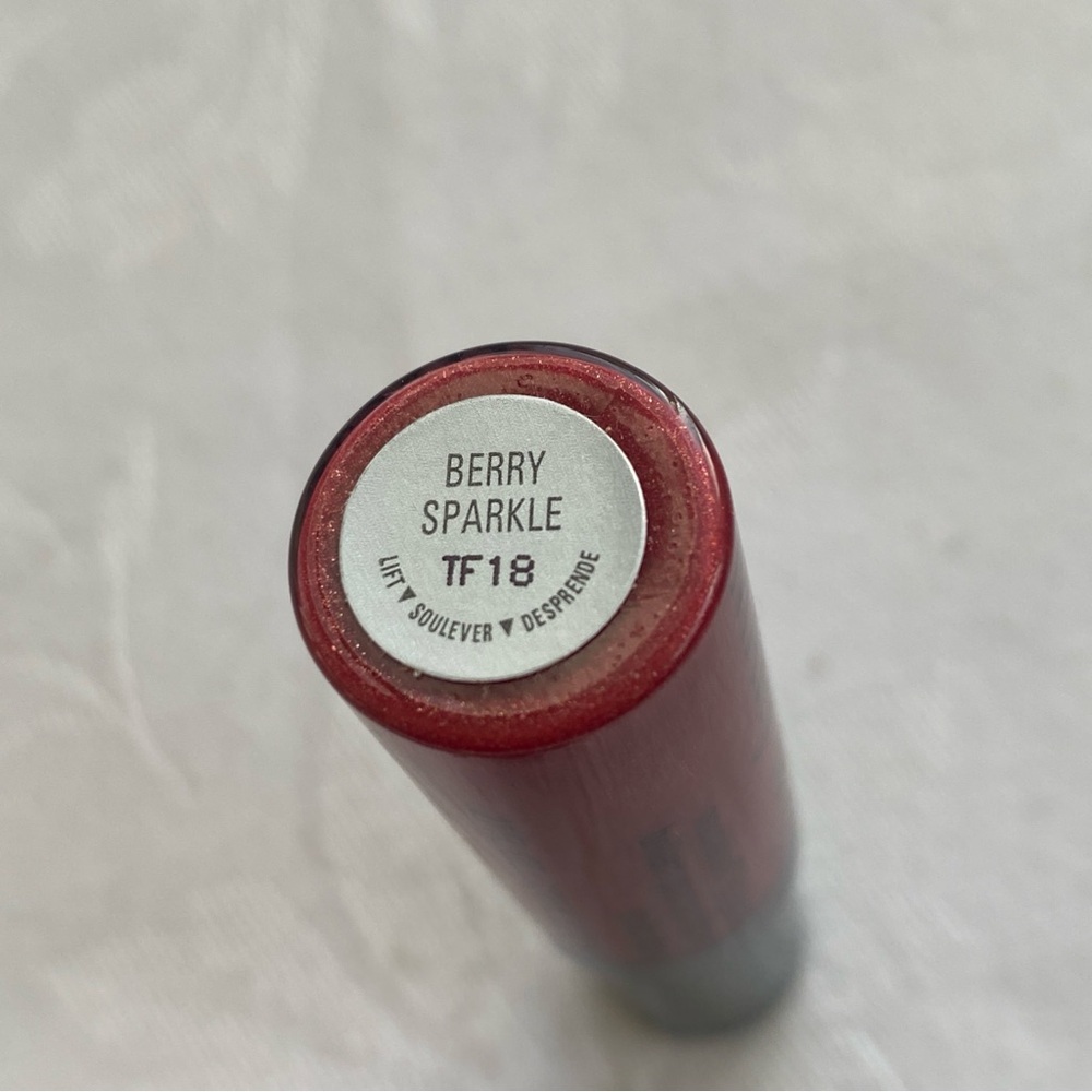 Mary Kay Nourishine Lip Gloss Fancy Nancy & Berry Sparkle New no Box - Picture 3 of 4
